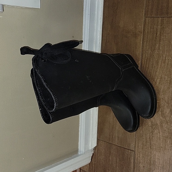 Coach black rubber knee high rain boots lace up in back fur lined size 5…Nice! - Picture 3 of 9